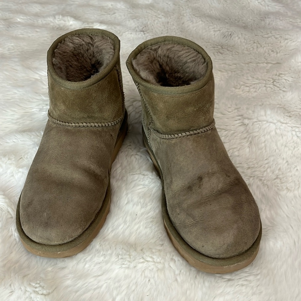 UGG Olive Sued Classic Mini Boots Bootie Women Size 7